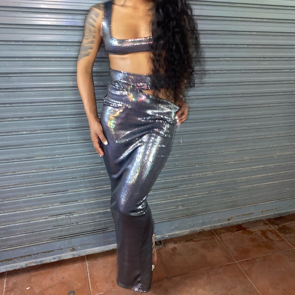 Grayscale two piece